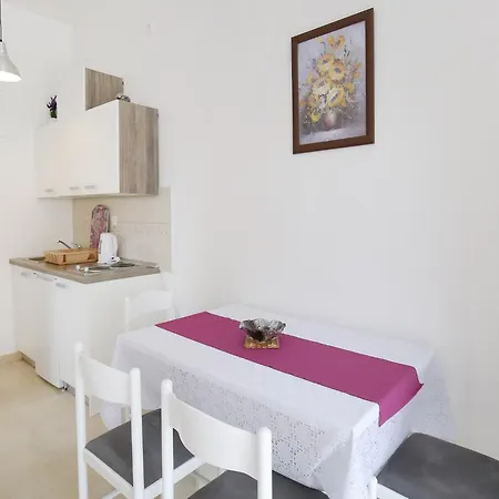 Kapetan - Comfort With Terrace Sukošan