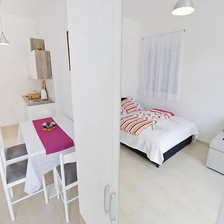 Apartmán Kapetan - Comfort With Terrace Sukošan