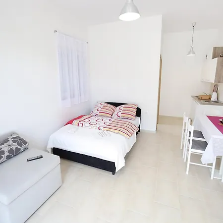 Kapetan - Comfort With Terrace Sukošan