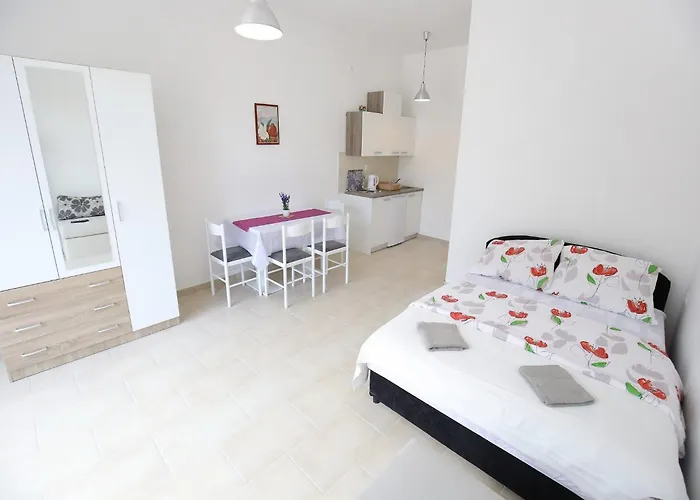 Kapetan - Comfort With Terrace Apartment Sukosan