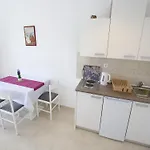 아파트 Kapetan - Comfort With Terrace *
