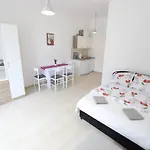 Kapetan - Comfort With Terrace 아파트 Sukošan