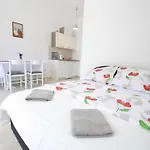Kapetan - Comfort With Terrace 아파트