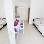Kapetan - Comfort With Terrace 아파트