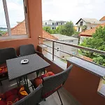 아파트 Kapetan - Comfort With Terrace *