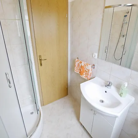 Kapetan - Comfort With Terrace Apartman Sukošan