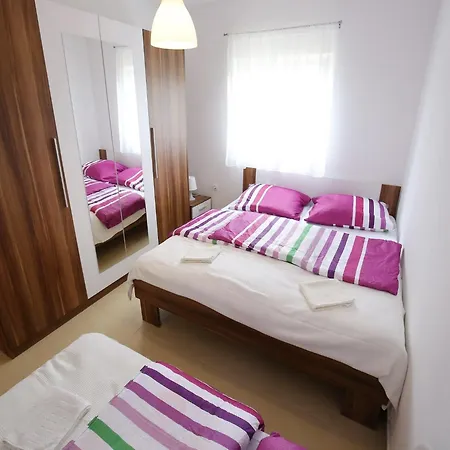 Kapetan - Comfort With Terrace Apartman *