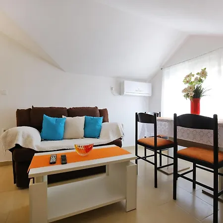 Kapetan - Comfort With Terrace Sukošan