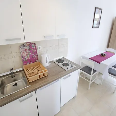 Kapetan - Comfort With Terrace