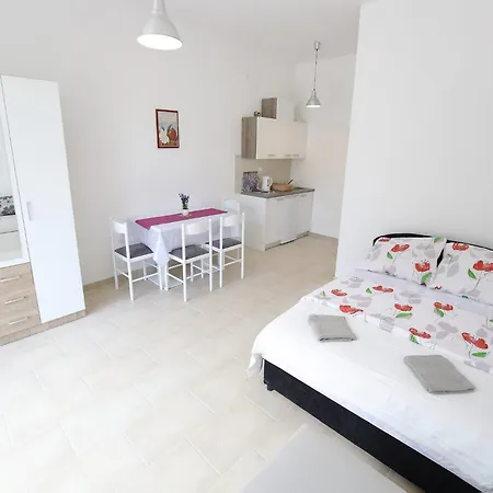 Kapetan - Comfort With Terrace Apartment Sukosan