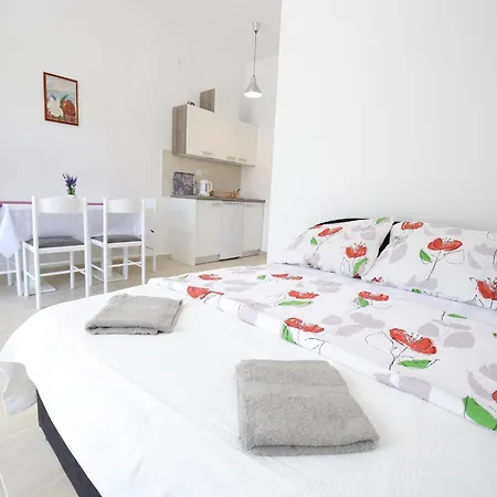Kapetan - Comfort With Terrace Apartment