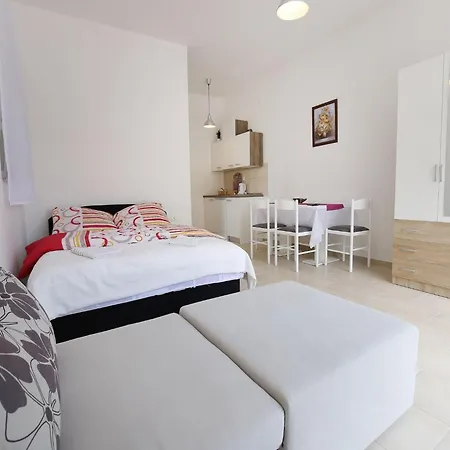 Apartment Kapetan - Comfort With Terrace