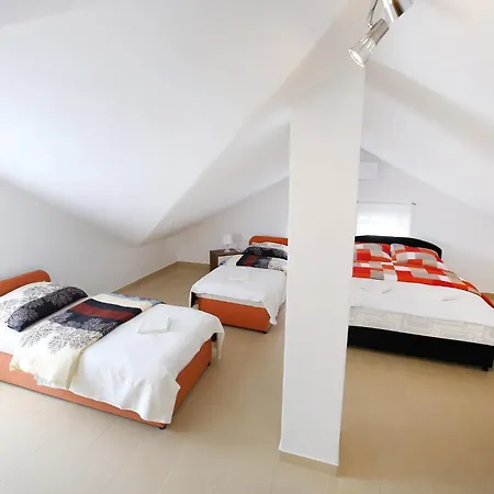 Apartment Kapetan - Comfort With Terrace