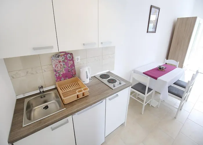 Kapetan - Comfort With Terrace