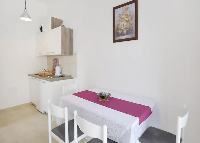 Kapetan - Comfort With Terrace Sukošan