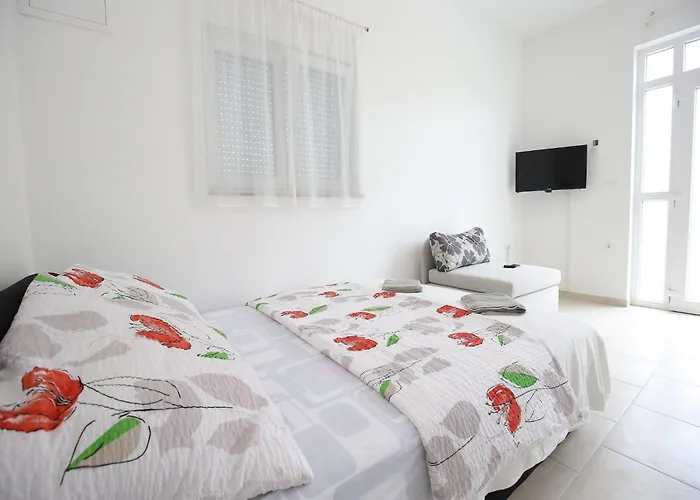 Kapetan - Comfort With Terrace